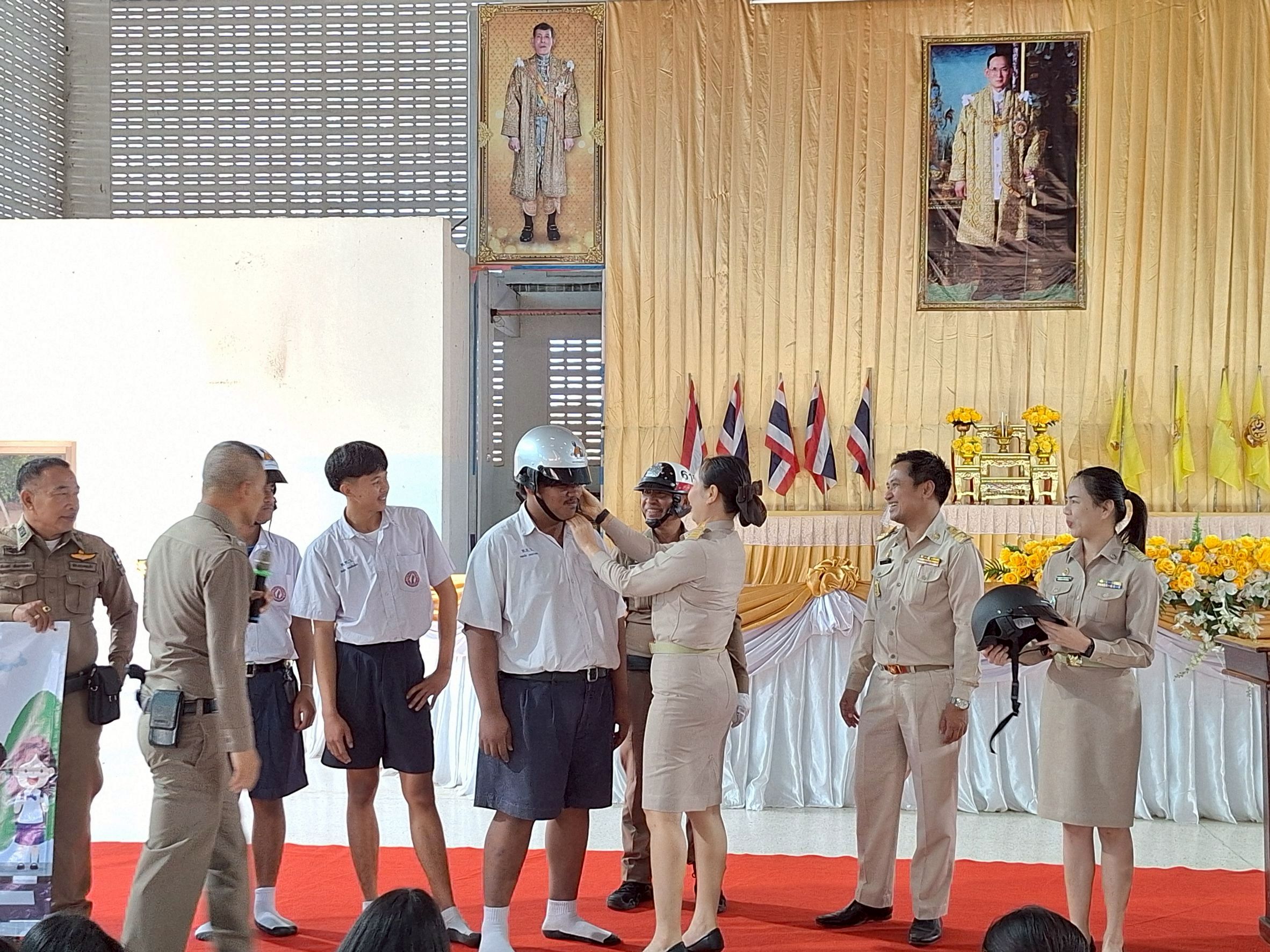 LINE_ALBUM_khorngkar khru cracr 5 nathi sph.phrathxng kha 4 th.kh.2568_251209_12.jpg